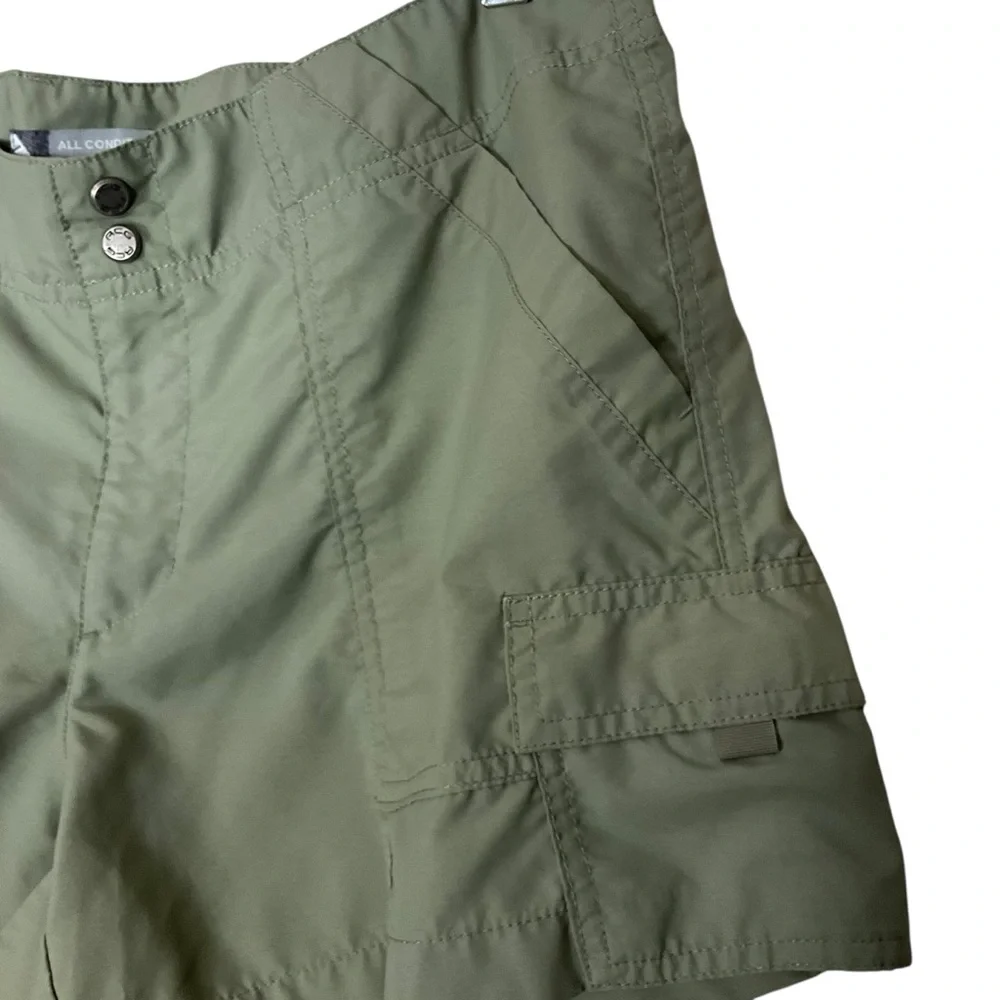 NIKE ACG sz 10 Women’s Cargo Shorts Pockets Belt Loops Hiking Adventuring Green